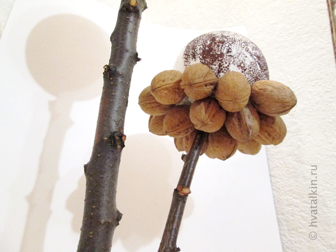 Осенний топиарий - обклейка орехами